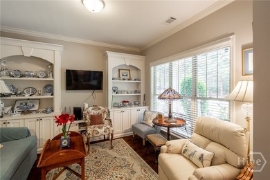 Beautiful home in highly-desirable Rowan Oak Courtyard, a - photo 5