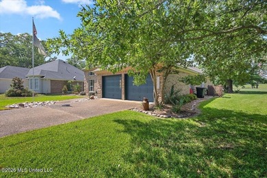 Welcome to 514 S Deerfield Drive in Deerfield subdivision! This - photo 2