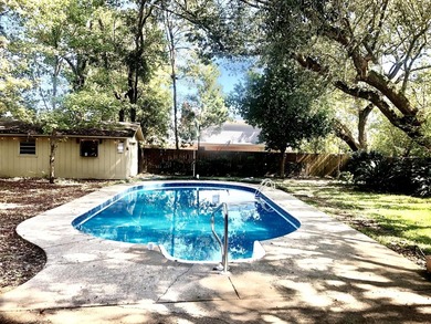 Welcome home to the prettiest neighborhood in Gautier. Huge Live - photo 10