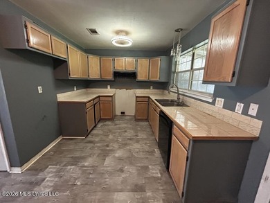 This property features 3 bedrooms and 2 bathrooms. Covered back - photo 7