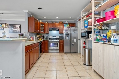 Beautiful first-floor condo located in the highly sought-after - photo 11