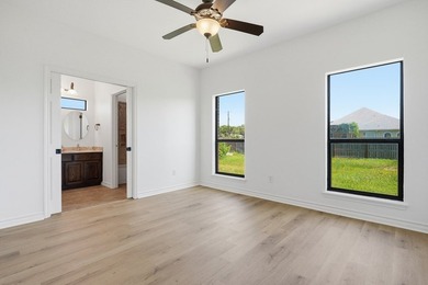 Discover this beautiful Fulton, Texas home with 3 spacious - photo 13