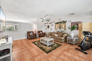 Welcome to your private oasis! This exceptional 4-bedroom - photo 16