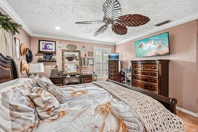 Welcome to your private oasis! This exceptional 4-bedroom - photo 19