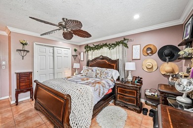 Welcome to your private oasis! This exceptional 4-bedroom - photo 20