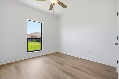 Discover this beautiful Fulton, Texas home with 3 spacious - photo 21