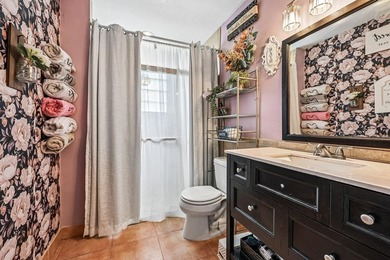 Welcome to your private oasis! This exceptional 4-bedroom - photo 21