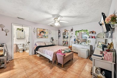 Welcome to your private oasis! This exceptional 4-bedroom - photo 23