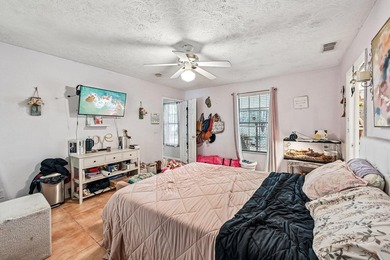 Welcome to your private oasis! This exceptional 4-bedroom - photo 24