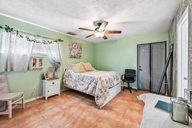 Welcome to your private oasis! This exceptional 4-bedroom - photo 28