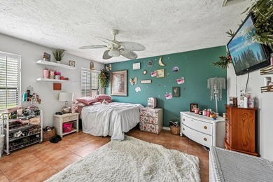 Welcome to your private oasis! This exceptional 4-bedroom - photo 32