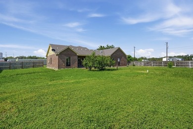 Discover this beautiful Fulton, Texas home with 3 spacious - photo 33