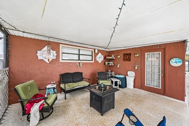 Welcome to your private oasis! This exceptional 4-bedroom - photo 34