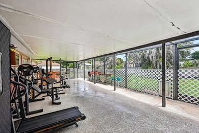 Welcome to your private oasis! This exceptional 4-bedroom - photo 37