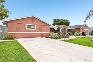 Welcome to your private oasis! This exceptional 4-bedroom - photo 44