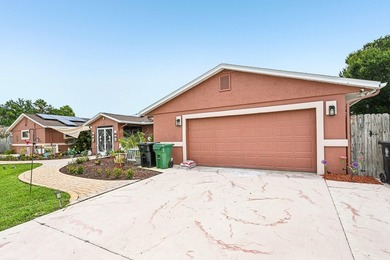 Welcome to your private oasis! This exceptional 4-bedroom - photo 46
