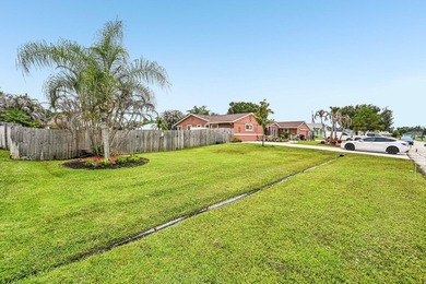 Welcome to your private oasis! This exceptional 4-bedroom - photo 49