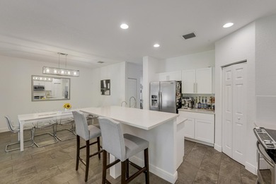 Beautifully renovated 3-bedroom, 2.5-bathroom townhome in the - photo 4