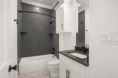 MOTIVATED SELLER - BRING AN OFFER! Gorgeous Private Home in - photo 5