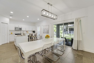 Beautifully renovated 3-bedroom, 2.5-bathroom townhome in the - photo 8