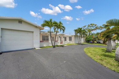 NO HOA! Move in Ready, Freshly painted 3-bedroom, 3-bath home - photo 1