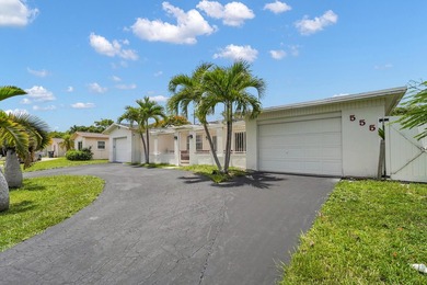 NO HOA! Move in Ready, Freshly painted 3-bedroom, 3-bath home - photo 2