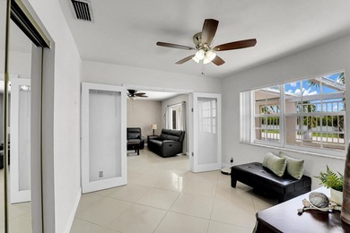 NO HOA! Move in Ready, Freshly painted 3-bedroom, 3-bath home - photo 7