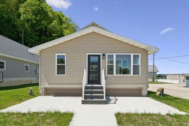 Cabin getaway or full-time home - the choice is yours! This - photo 1