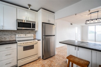 Spacious corner residence in the heart of North Beach! Located - photo 8