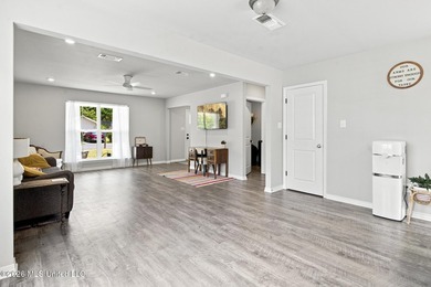 Move-in ready in Turtle Creek. New carpet, fresh paint, and all - photo 11