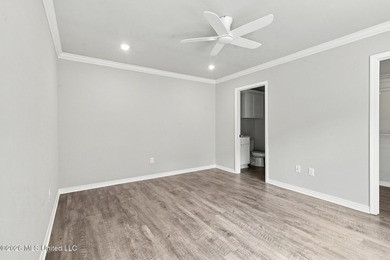 Move-in ready in Turtle Creek. New carpet, fresh paint, and all - photo 17