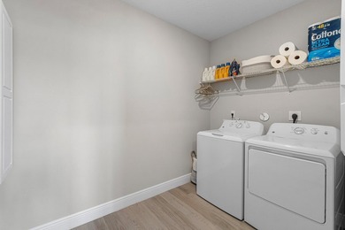 HURRY, THIS ONE WONT LAST !!! LUXURY LIVING ON A SPECTACULAR - photo 22