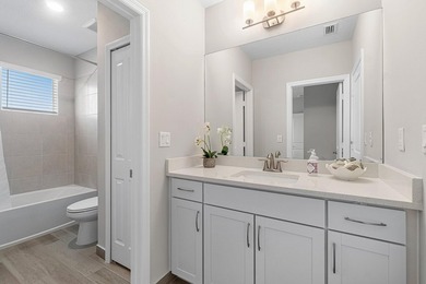HURRY, THIS ONE WONT LAST !!! LUXURY LIVING ON A SPECTACULAR - photo 25
