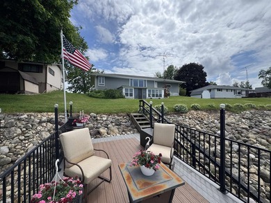 Welcome to lake life on Little Green Lake with 90' of pristine - photo 30