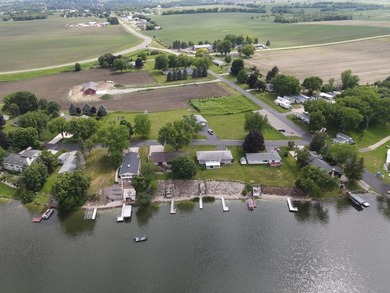 Welcome to lake life on Little Green Lake with 90' of pristine - photo 34
