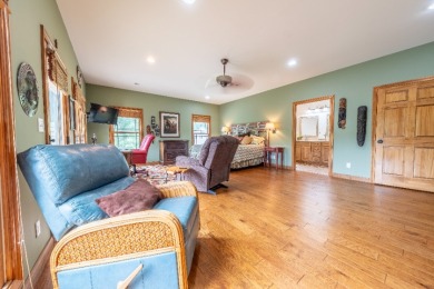 Stunning Lakefront Manor with 3 Large Bedroom Suites! - photo 14