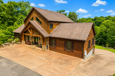 Stunning Lakefront Manor with 3 Large Bedroom Suites! - photo 1