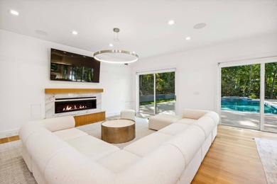 Offered fully furnished, this newly constructed contemporary - photo 4