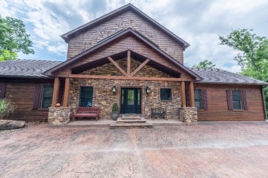 Stunning Lakefront Manor with 3 Large Bedroom Suites! - photo 1