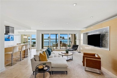 Chic 3rd floor condo in Sailfish Point offers an exceptional - photo 2