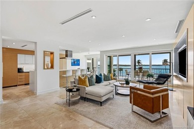 Chic 3rd floor condo in Sailfish Point offers an exceptional - photo 4