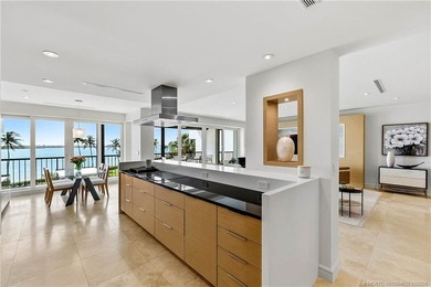 Chic 3rd floor condo in Sailfish Point offers an exceptional - photo 6