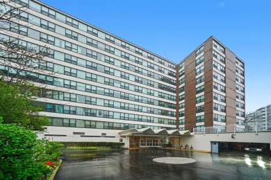 Lake Home For Sale in Wilmette, Illinois