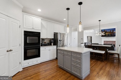 This gorgerous estate home is located in the highly sought-after - photo 5