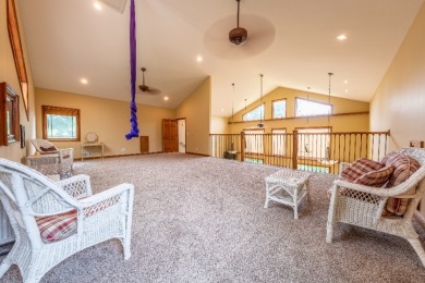 Stunning Lakefront Manor with 3 Large Bedroom Suites! - photo 13