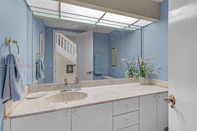 NO HOA !! Welcome to this beautifully maintained 4-bedroom, 2 - photo 10