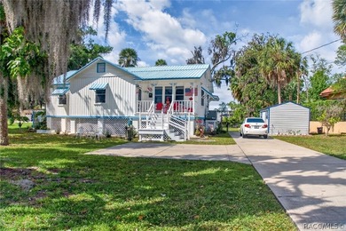 Timeless waterfront living meets coastal charm on Kings Bay - photo 2