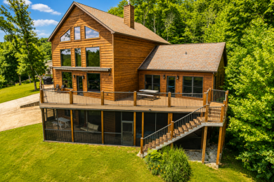 Stunning Lakefront Manor with 3 Large Bedroom Suites! - photo 2