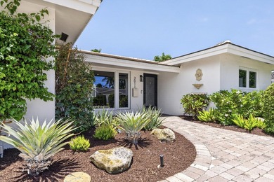 Beautifully updated home in fabulous community shows like a - photo 4