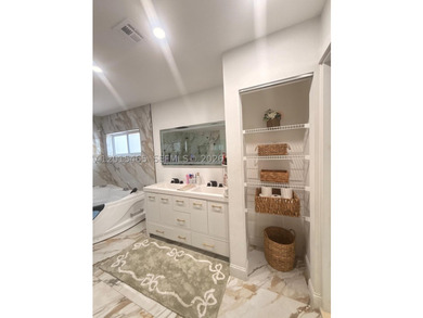 Beautifully maintained and move-in ready 3-bedroom, 2-bathroom - photo 12